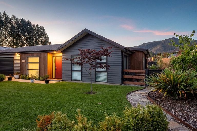 Photo of property in 3 Brodie Avenue, Arrowtown, 9302