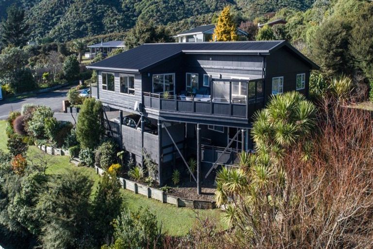 Photo of property in 9 Matai Place, Waikawa, Picton, 7220