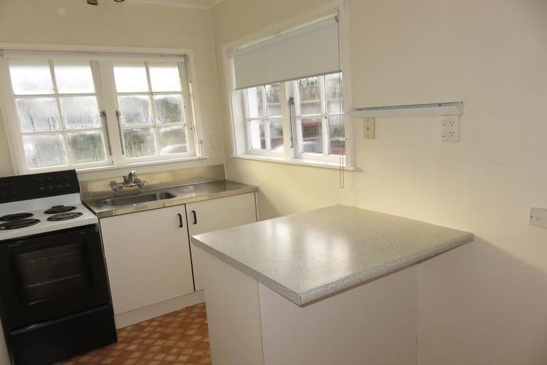 Photo of property in 3a Thurleigh Grove, Karori, Wellington, 6012