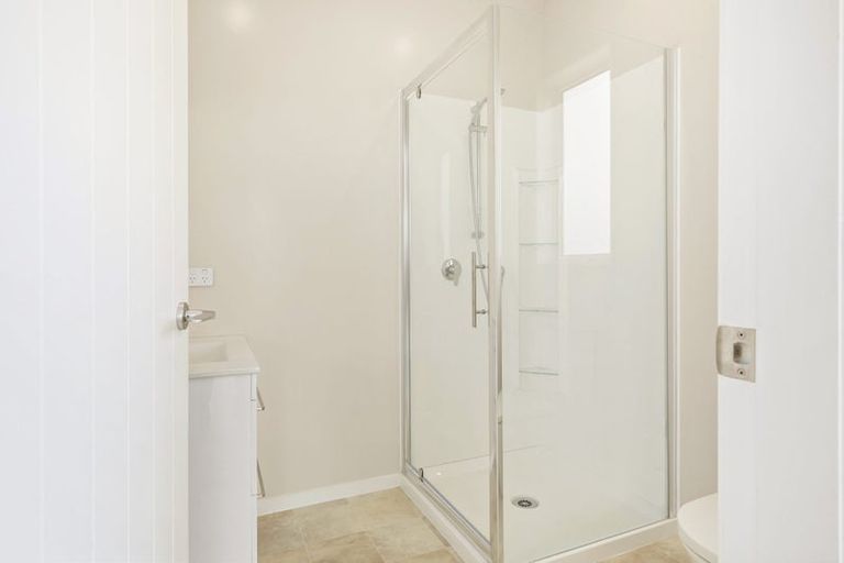 Photo of property in 24 Grumman Lane, Newlands, Wellington, 6037