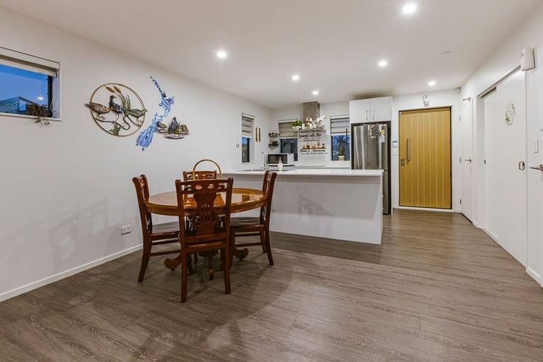 Photo of property in 4337 Great North Road, Glendene, Auckland, 0602