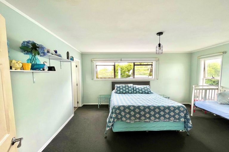 Photo of property in 473 Glenfield Road, Glenfield, Auckland, 0629