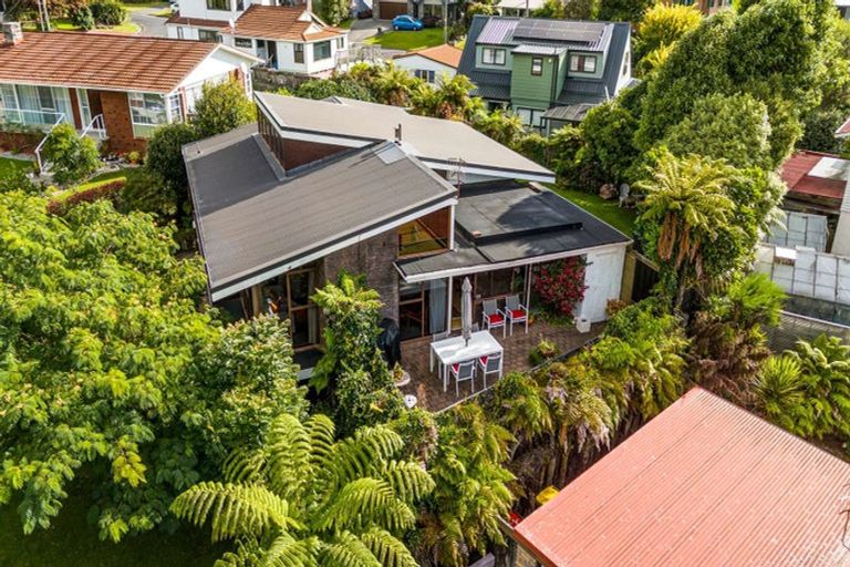 Photo of property in 2 Exeter Place, Tihiotonga, Rotorua, 3015