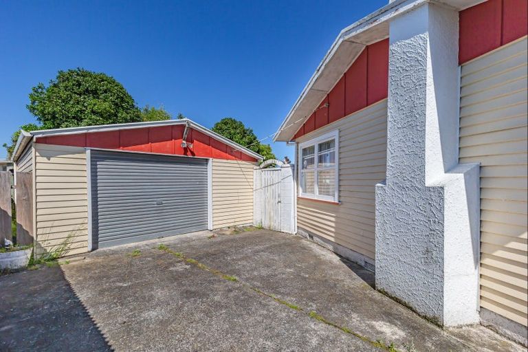 Photo of property in 10 Ross Street, Levin, 5510