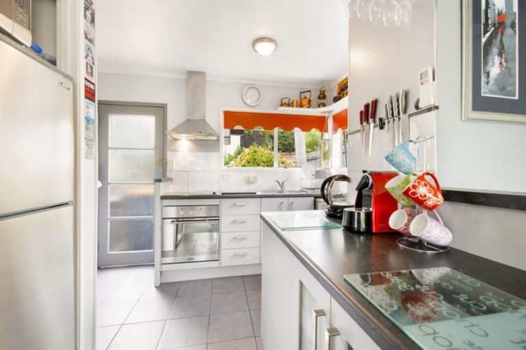 Photo of property in 1/15 Lancelot Place, Glenfield, Auckland, 0629