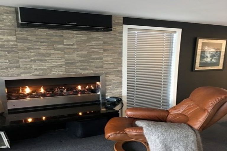 Photo of property in 100b Lake Road, Northcote, Auckland, 0627