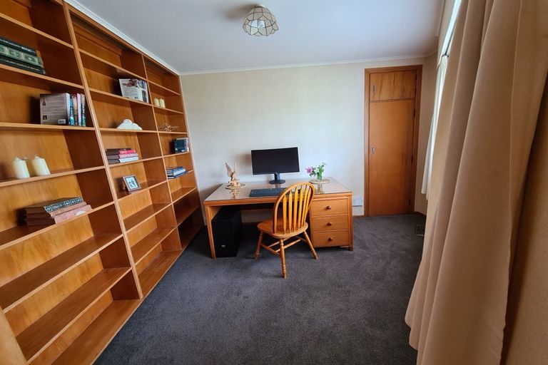 Photo of property in 1/40 Hillcrest Avenue, Hillcrest, Auckland, 0627