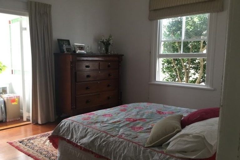 Photo of property in 7 Waterview Road, Stanley Point, Auckland, 0624