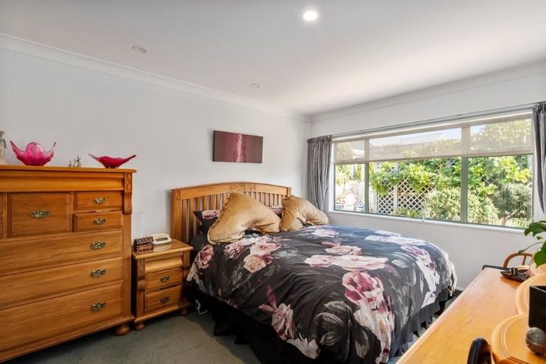 Photo of property in 16 Barrett Drive, Waikanae Beach, Waikanae, 5036