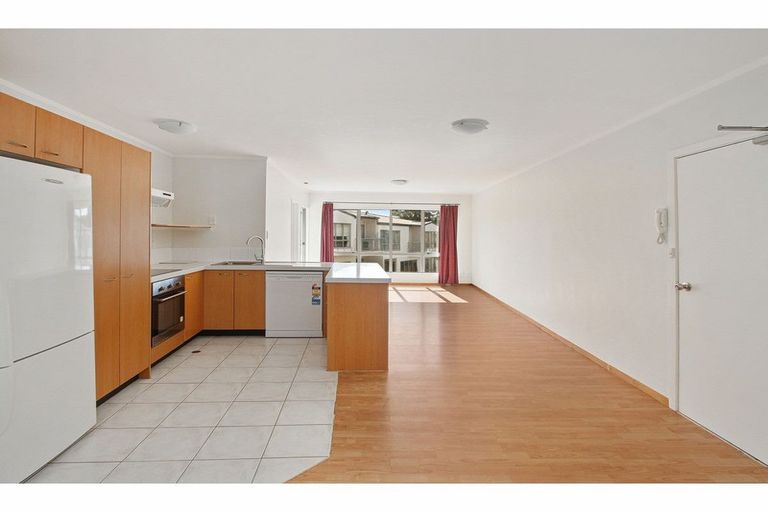 Photo of property in The Haven, 39/120 Beach Haven Road, Beach Haven, Auckland, 0626