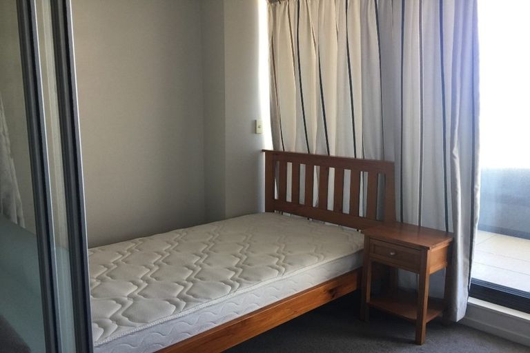 Photo of property in 33 Cricklade Terrace, Windsor Park, Auckland, 0632