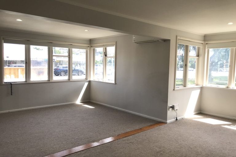 Photo of property in 1/4 Shakespeare Road, Milford, Auckland, 0620