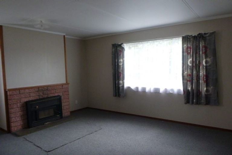 Photo of property in 1 Yates Street, Otaki Beach, Otaki, 5512