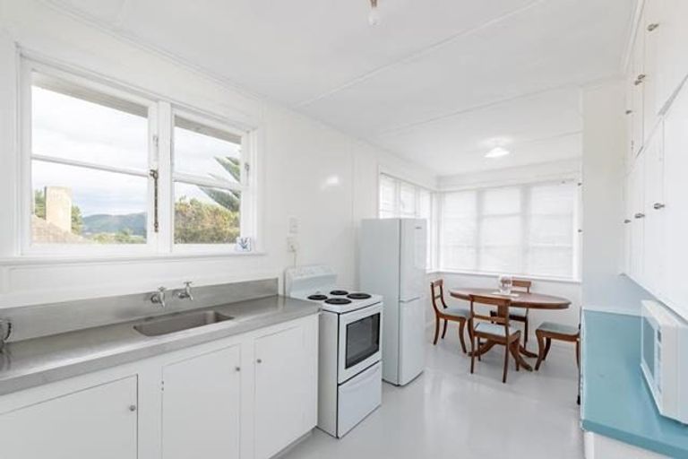 Photo of property in 13 Dorset Grove, Cannons Creek, Porirua, 5024