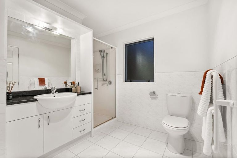 Photo of property in 78 San Valentino Drive, Henderson, Auckland, 0612