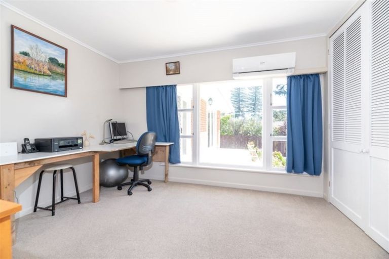 Photo of property in 28 Scott Avenue, Mangere Bridge, Auckland, 2022