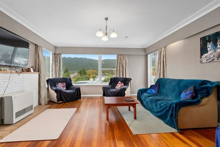 Photo of property in 176 George Street, Stokes Valley, Lower Hutt, 5019