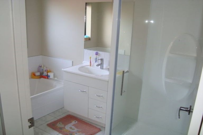 Photo of property in 11 Shrule Place, Huntington, Hamilton, 3210