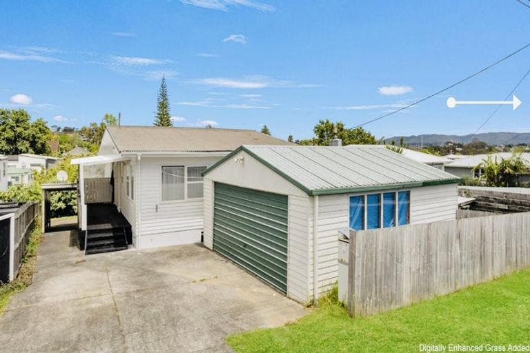 Photo of property in 18a Sylvan Crescent, Te Atatu South, Auckland, 0610