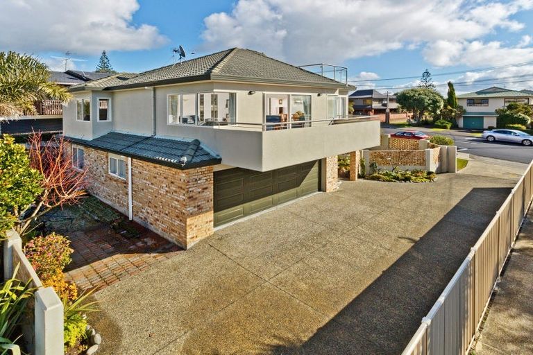 Photo of property in 2/89 Aberdeen Road, Castor Bay, Auckland, 0620