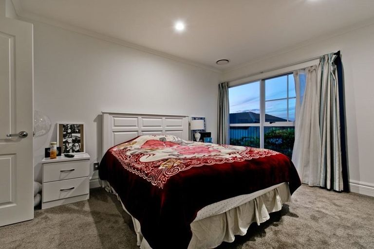 Photo of property in 18 Mansion Court, West Harbour, Auckland, 0618