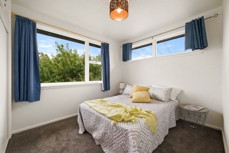 Photo of property in 16 Ilfracombe Place, Burnside, Christchurch, 8053