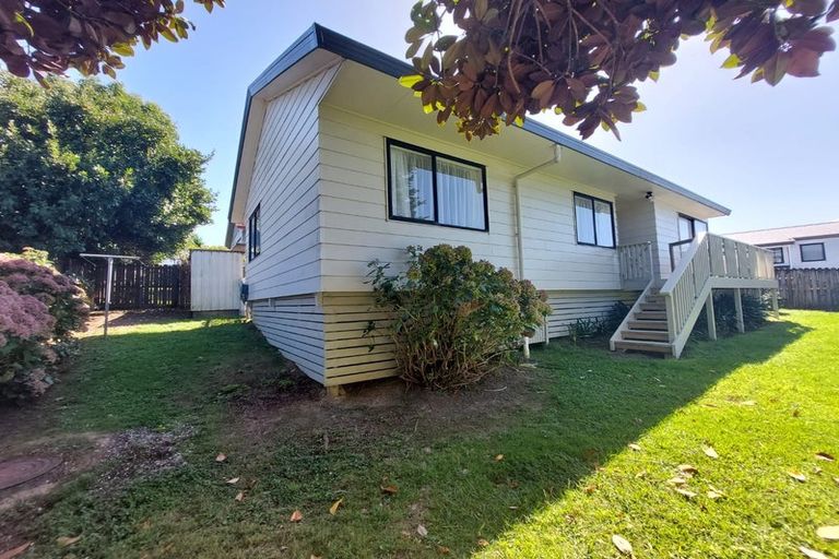 Photo of property in 2/13 Coubray Place, Botany Downs, Auckland, 2010