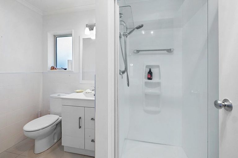 Photo of property in 24 Moulton Street, Moturoa, New Plymouth, 4310