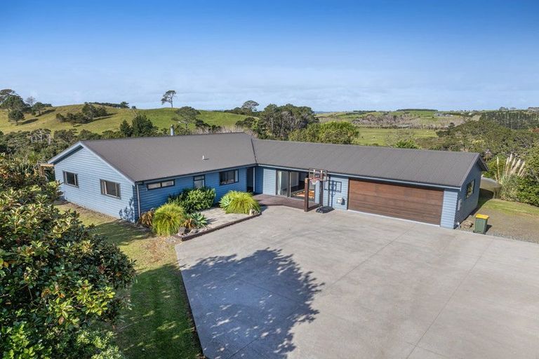 Photo of property in 499 Shelly Beach Road, South Head, Helensville, 0874