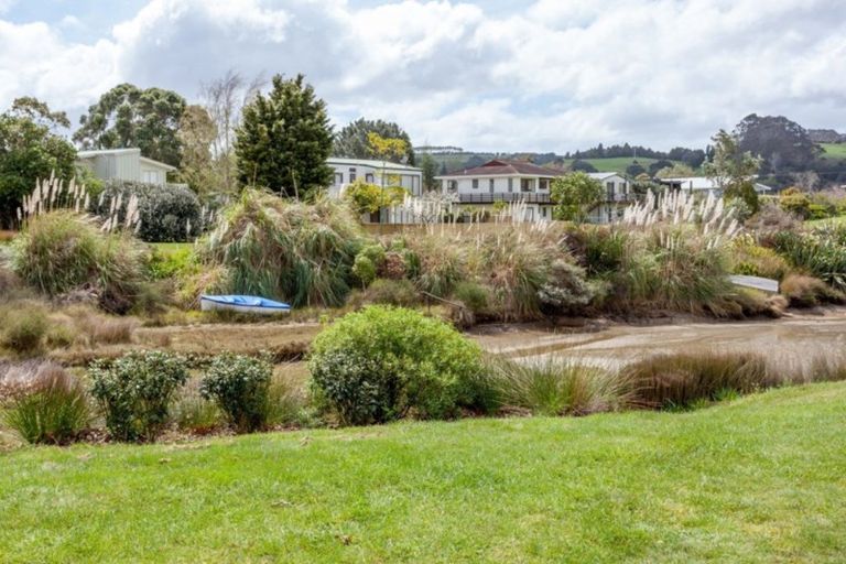 Photo of property in 23 Admiral Drive, Cooks Beach, Whitianga, 3591
