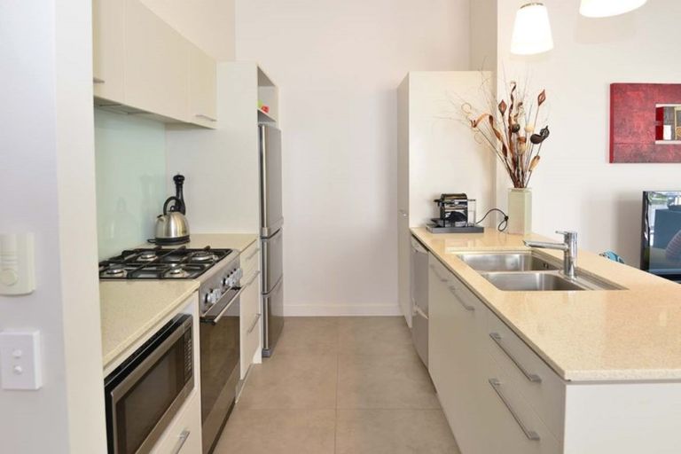 Photo of property in 16 Parkside Drive, Orewa, 0931