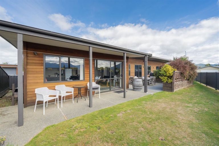 Photo of property in 21 Pop Andrew Drive, Te Anau, 9600