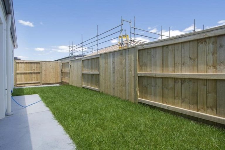 Photo of property in 10 Awatira Drive, Papamoa Beach, Papamoa, 3118