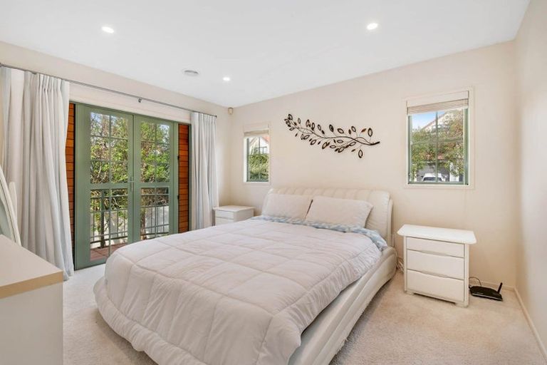 Photo of property in 24 Parkwood Crescent, Gulf Harbour, Whangaparaoa, 0930