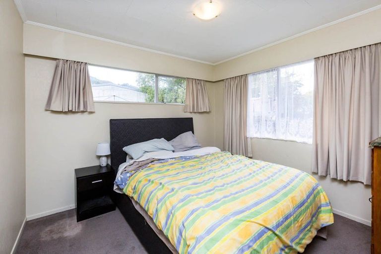 Photo of property in 9b Haylock Grove, Totara Park, Upper Hutt, 5018