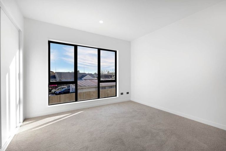 Photo of property in 2/399 Massey Road, Mangere East, Auckland, 2024