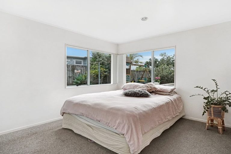 Photo of property in 4 Tiroroa Avenue, Te Atatu South, Auckland, 0610