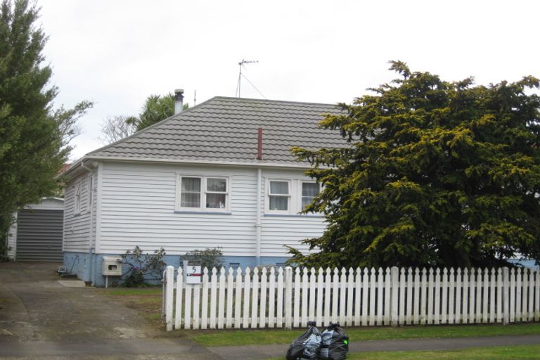 Photo of property in 5 Wrantage Street, Westown, New Plymouth, 4310
