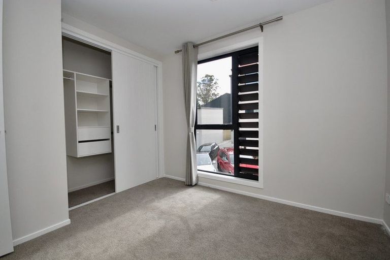 Photo of property in 41d Camelot Place, Glenfield, Auckland, 0629