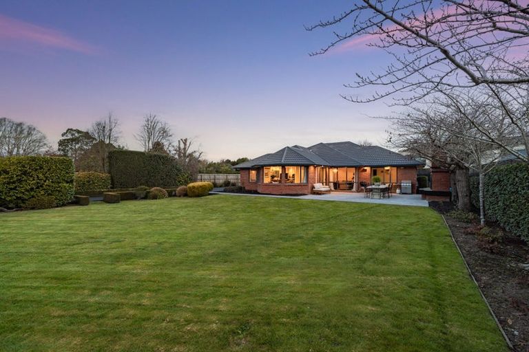 Photo of property in 32 Hussey Road, Harewood, Christchurch, 8051