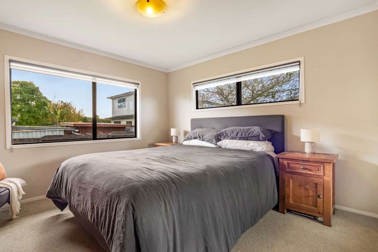 Photo of property in 2 Laura Street, Kelston, Auckland, 0602