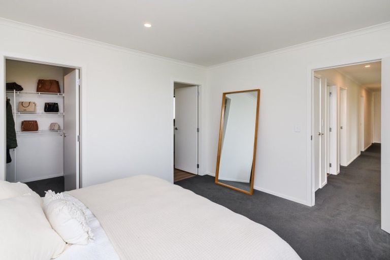 Photo of property in 12 Corsica Court, Fitzherbert, Palmerston North, 4410
