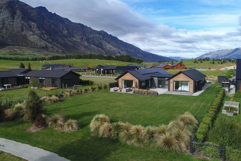 Photo of property in 18 Jacks Point Rise, Jacks Point, Queenstown, 9371