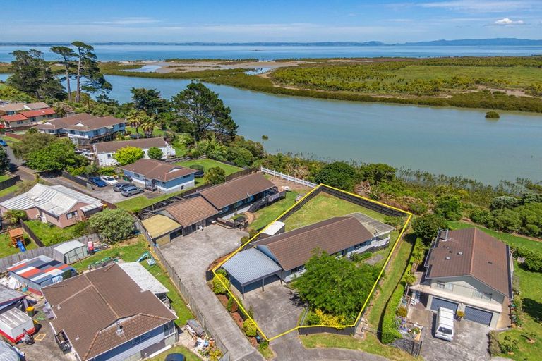 Photo of property in 12 Pureora Place, Clendon Park, Auckland, 2103