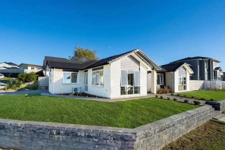 Photo of property in 2 Will Street, Huapai, Kumeu, 0810