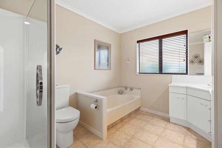 Photo of property in 15 Rosberg Place, Mount Maunganui, 3116