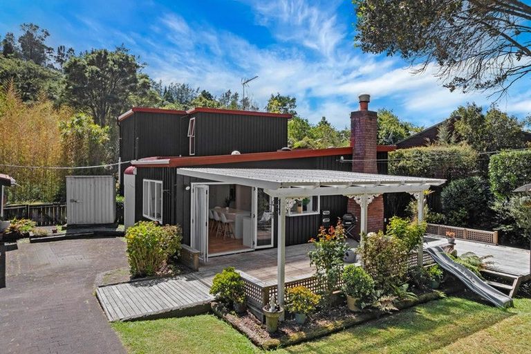 Photo of property in 883 Swanson Road, Swanson, Auckland, 0612