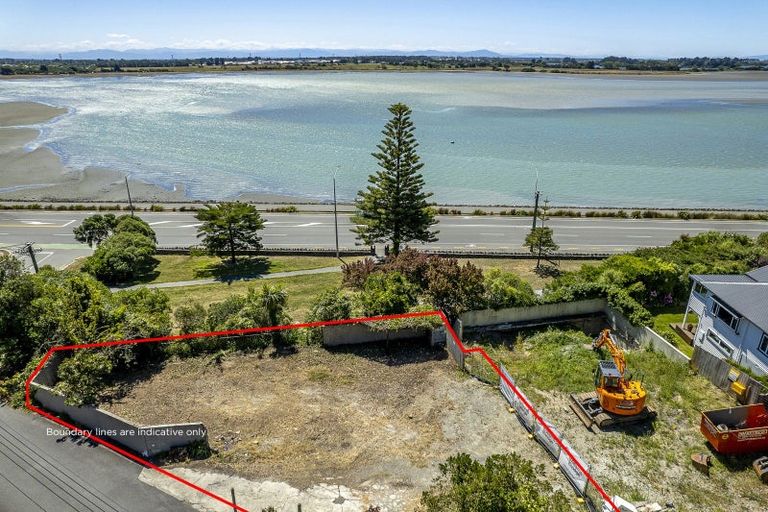 Photo of property in 1/1 The Brae, Mount Pleasant, Christchurch, 8081