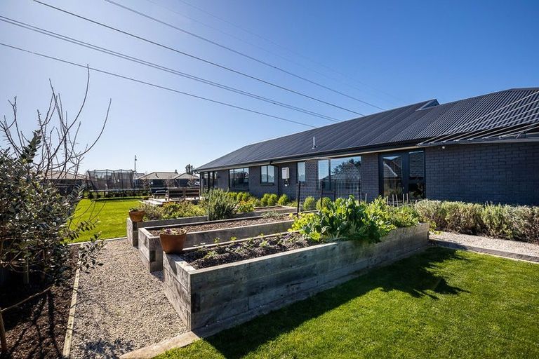 Photo of property in 29 Honeyfield Drive, Whalers Gate, New Plymouth, 4310