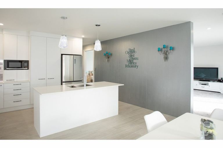 Photo of property in 87 Kupe Drive, Whitianga, 3510